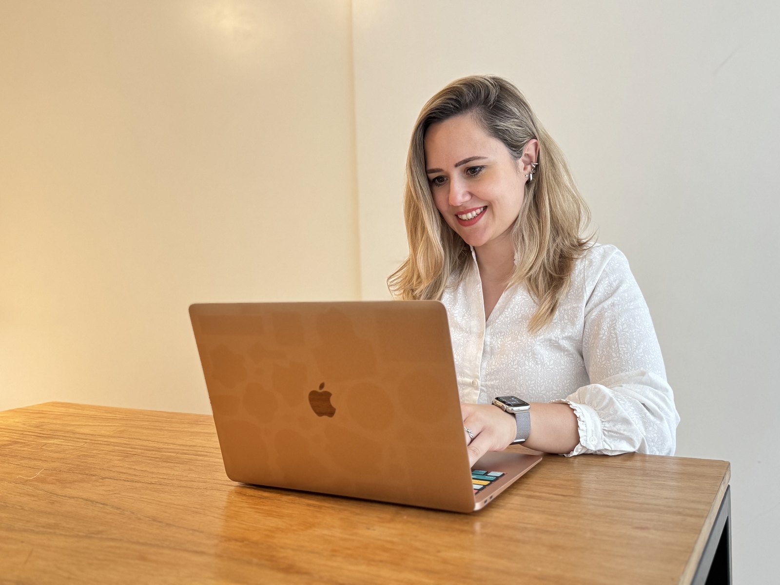 Carla Fresch Pons dirigiendo un proyecto de Brandly